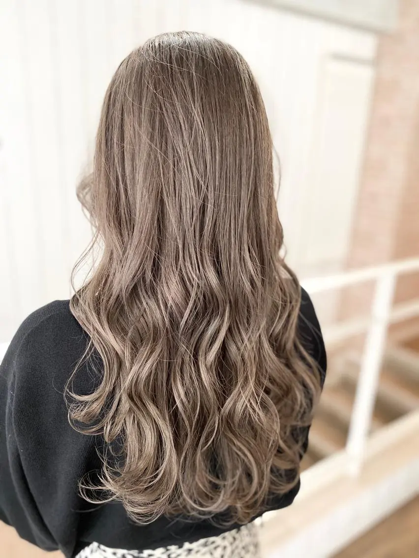 ロング カラー パーマ ヘアアレンジ アッシュ バレイヤージュ ベージュカラー ブリーチ 透明感カラー 👑指名率No.1 👑坂口飛翔のヘアスタイル