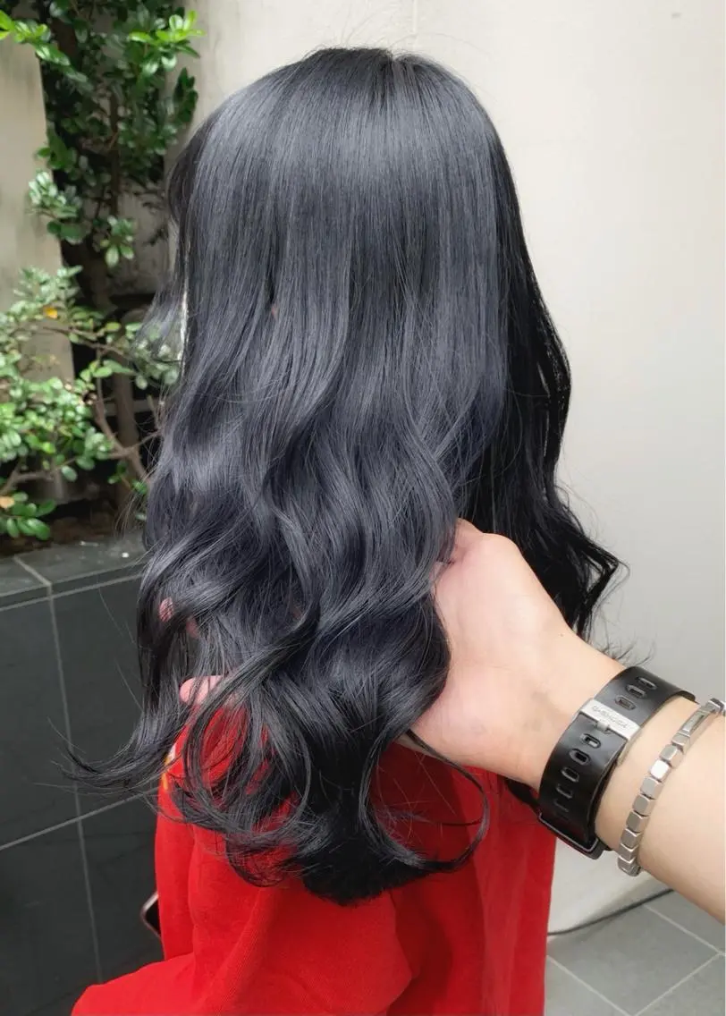 ミディアム カラー ブリーチ ブルーカラー ブルージュ ネイビーカラー ヘアカラー トリートメント 矢野 晃平のヘアスタイル