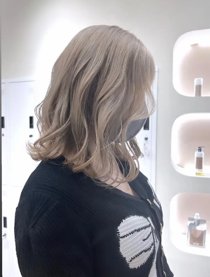 セミロング カラー バレイヤージュ ブリーチ ハイライトカラー ハイトーンカラー ボブ 🫧レイヤーカット/ 韓国ヘア🫧辻優也のヘアスタイル