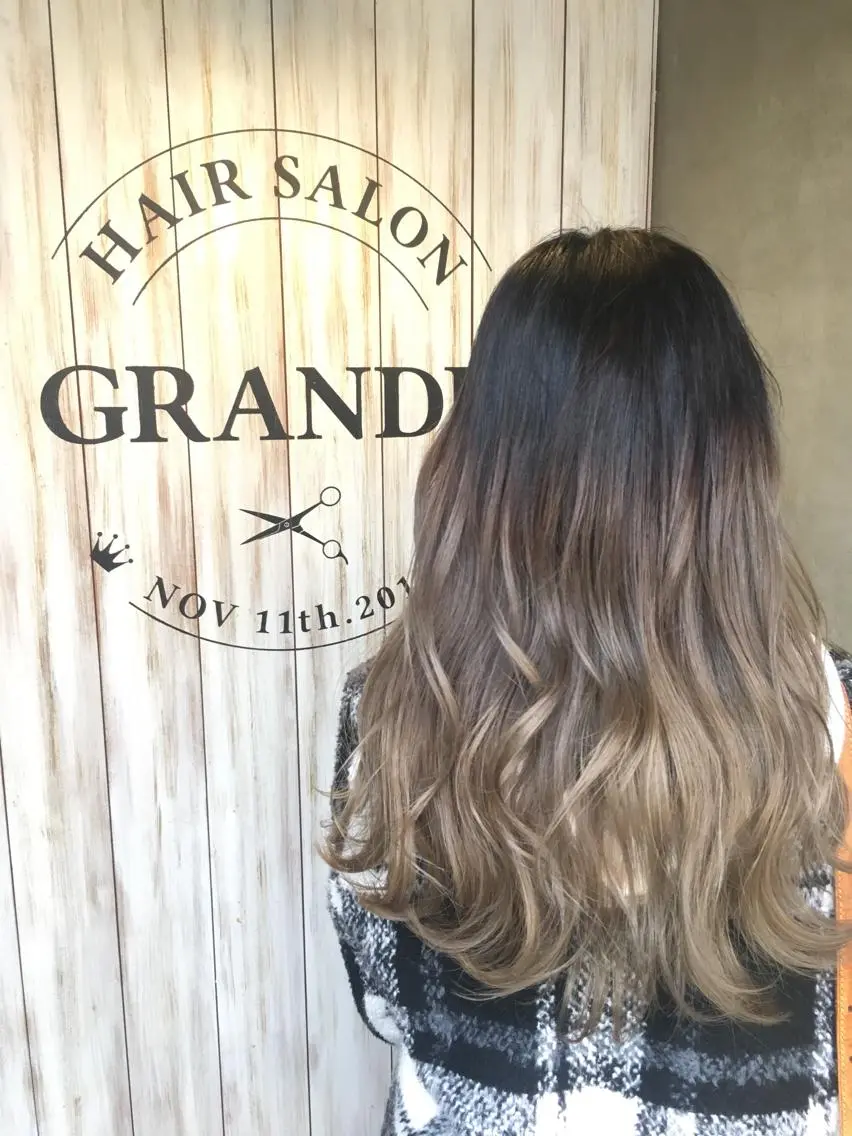 セミロング ヘアカラー トリートメント ハイトーン得意😍 Lumiereのヘアスタイル