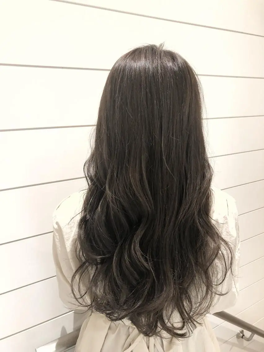 ロング カラー ダークグレー 🍊新宿南口🍊 ERINAのヘアスタイル