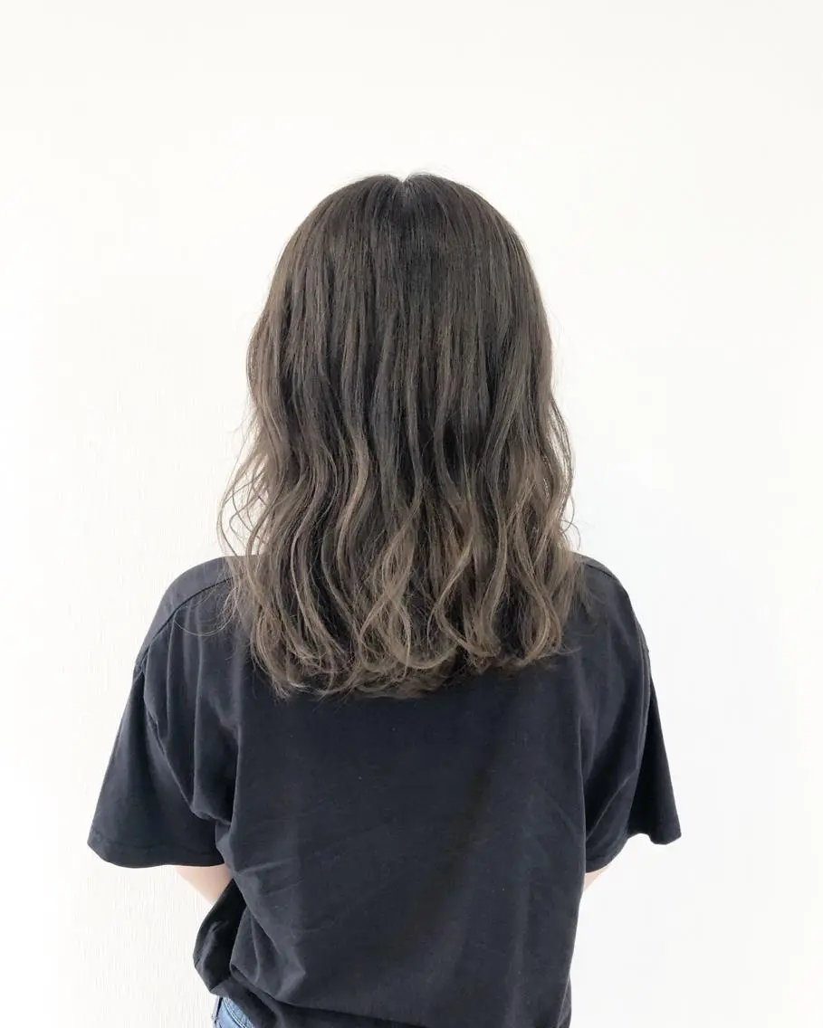 セミロング カラー 白井 つづりのヘアスタイル
