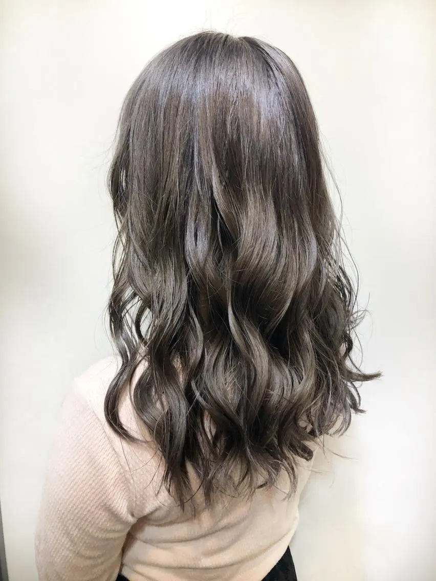 セミロング カラー アッシュ ベージュカラー 女性リピ90%🍨 🩷佐藤みずきのヘアスタイル