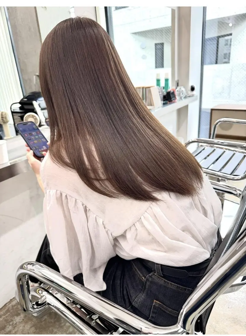 セミロング カット ヘアカラー 透明感ベージュ系特化 YUTO 店長のヘアスタイル