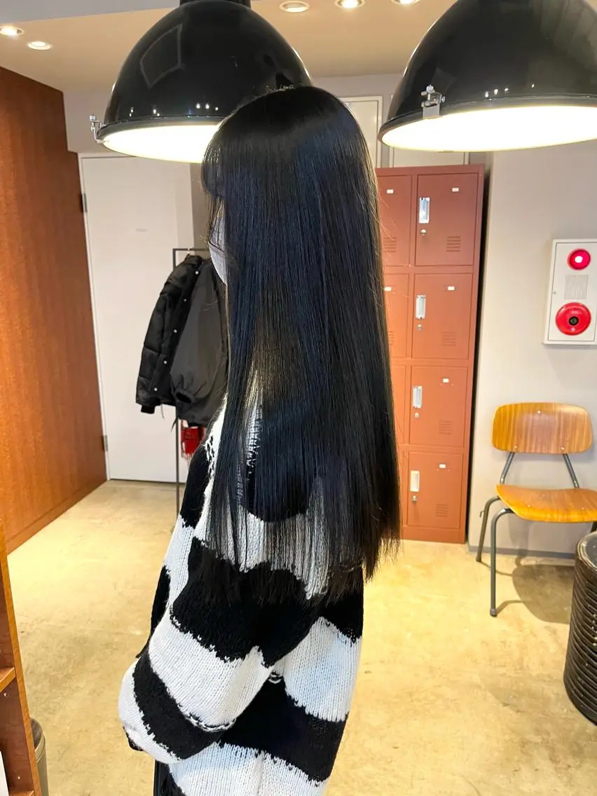 ロング カラー 黒髪 ブルーカラー ブルーブラック 🩷ハイトーン透明感 レイヤー🩷ユリカのヘアスタイル