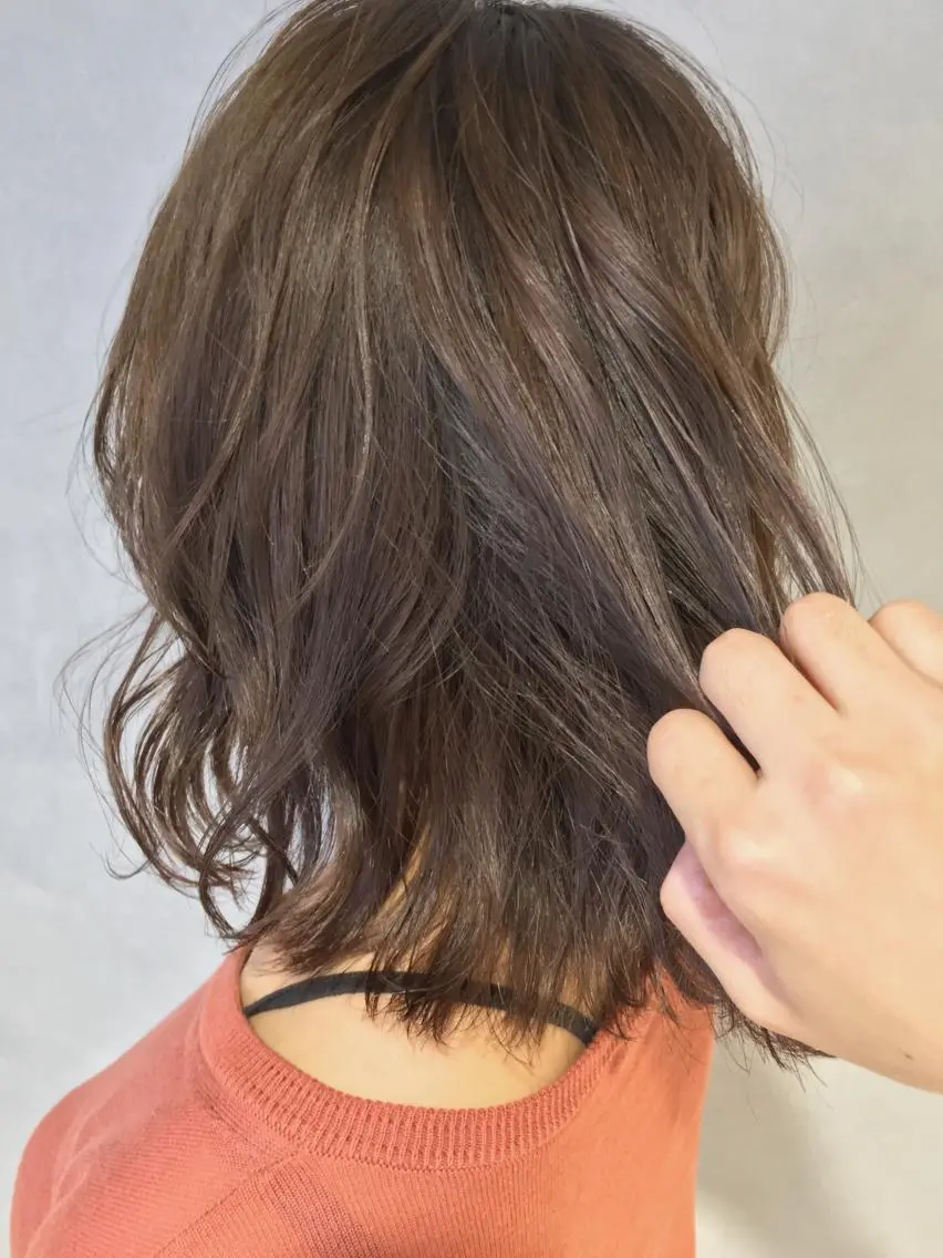 ミディアム カラー グレージュ 岡邉 隆太のヘアスタイル