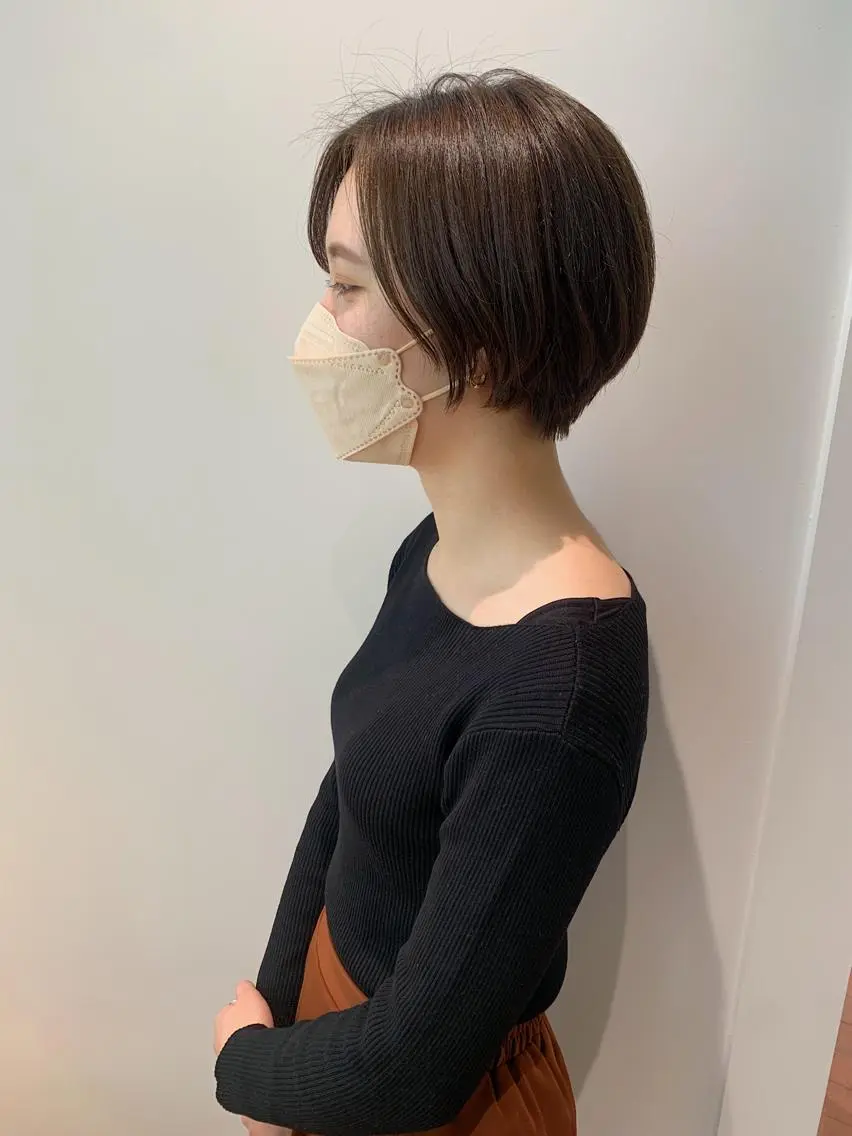 ショート カラー ベージュカラー オリーブベージュ カット ヘアカラー トリートメント 片岡 由依のヘアスタイル