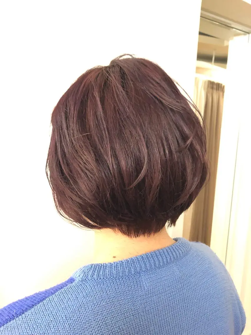 ショート カラー ブリーチ レッドカラー バイオレットカラー カット ヘアカラー 西村 有紗のヘアスタイル