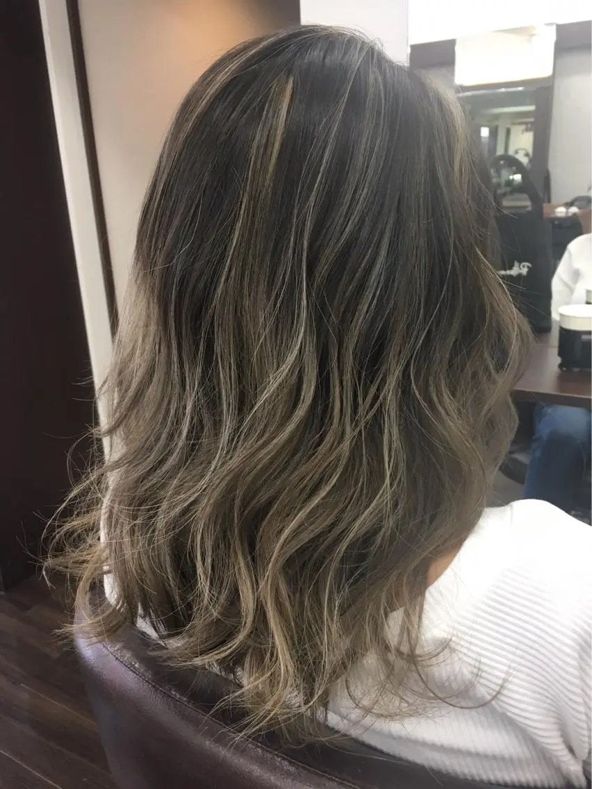 ミディアム カラー グレージュ ハイライトカラー ハイライト カット ヘアカラー トリートメント 大塚 貴之のヘアスタイル