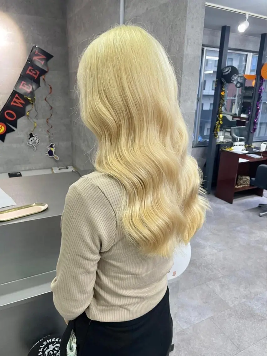 カラー ヘアカラー トリートメント ハイトーンエクステ 🎩カズキ🎩のヘアスタイル