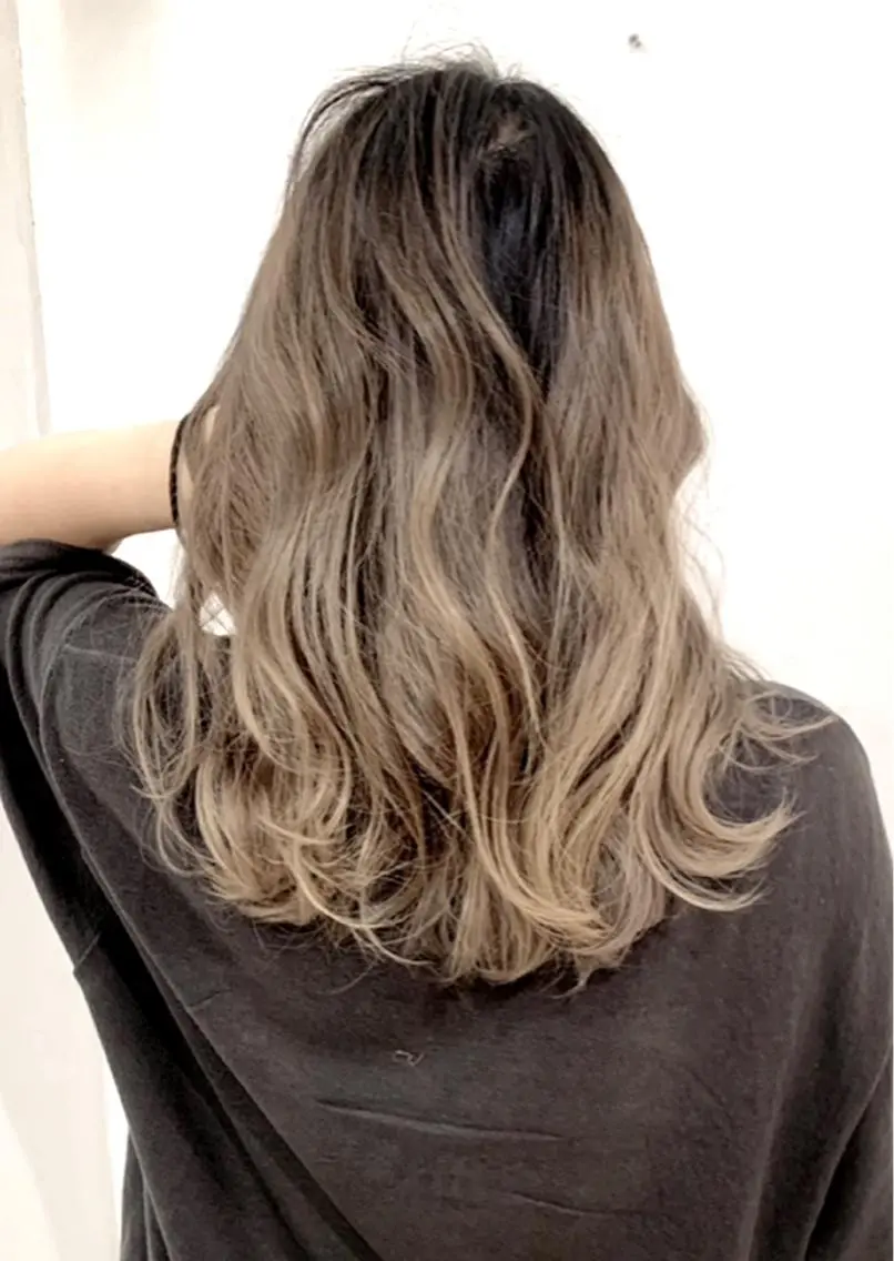 セミロング カラー アッシュ バレイヤージュ ブリーチ デザインカラー グレージュ カット ヘアカラー トリートメント 京都大人女性ショート 徒歩1分/秋山のヘアスタイル