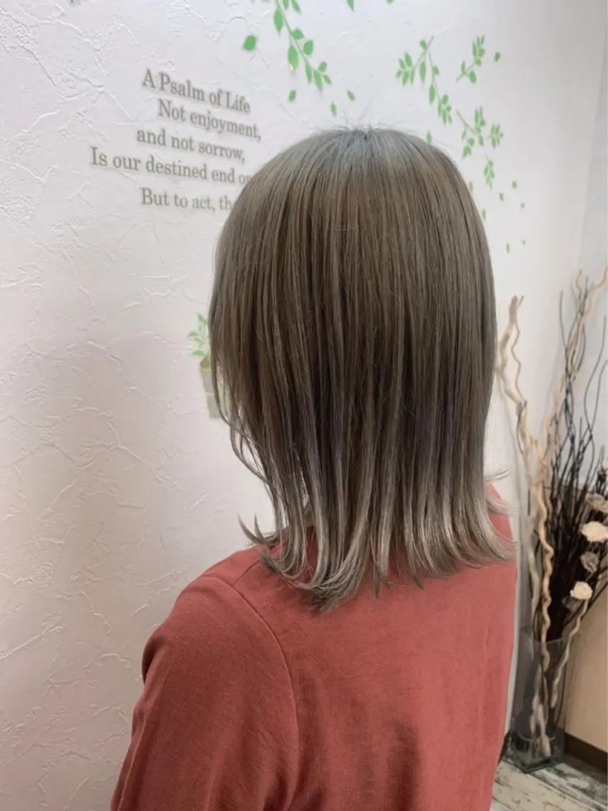 ミディアム カラー ブリーチ グレージュ 菅沼 まみのヘアスタイル