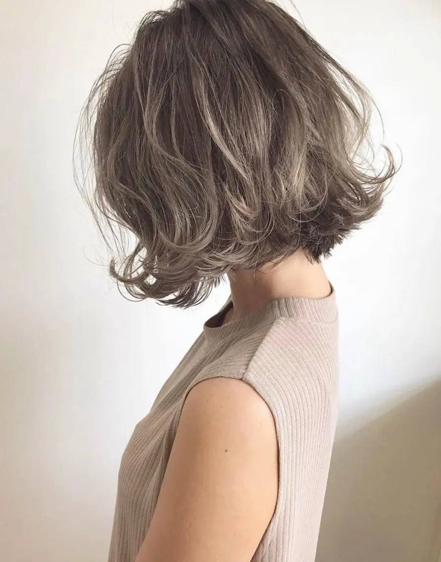 ショート カラー グラデーションカラー グレージュ ハイライトカラー ハイライト カット ヘアカラー トリートメント ケア剤オタク×海外 ヘア長谷川裕起のヘアスタイル