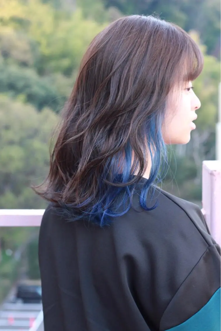 ミディアム カラー ブルーカラー インナーカラー カット Viage （ビアージュ）のヘアスタイル