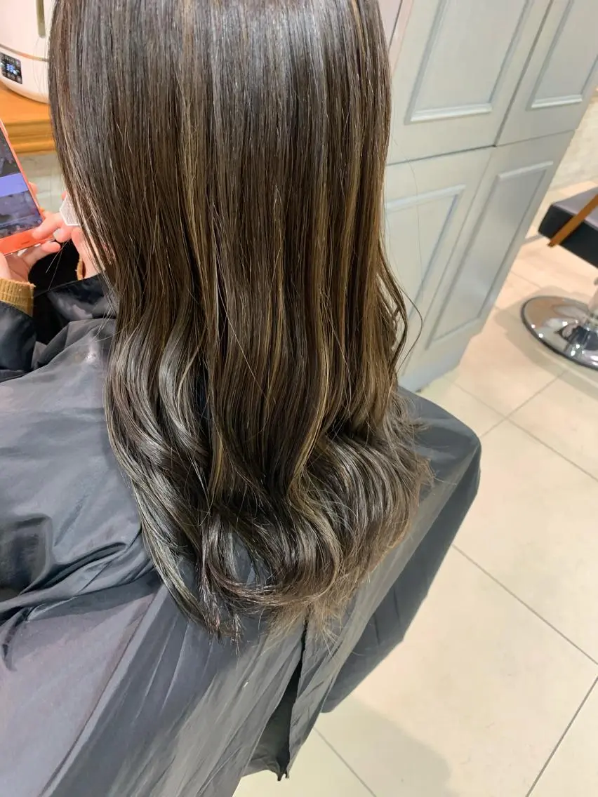 ロング カラー 透明感ハイトーン🦄 キラ🌈のヘアスタイル