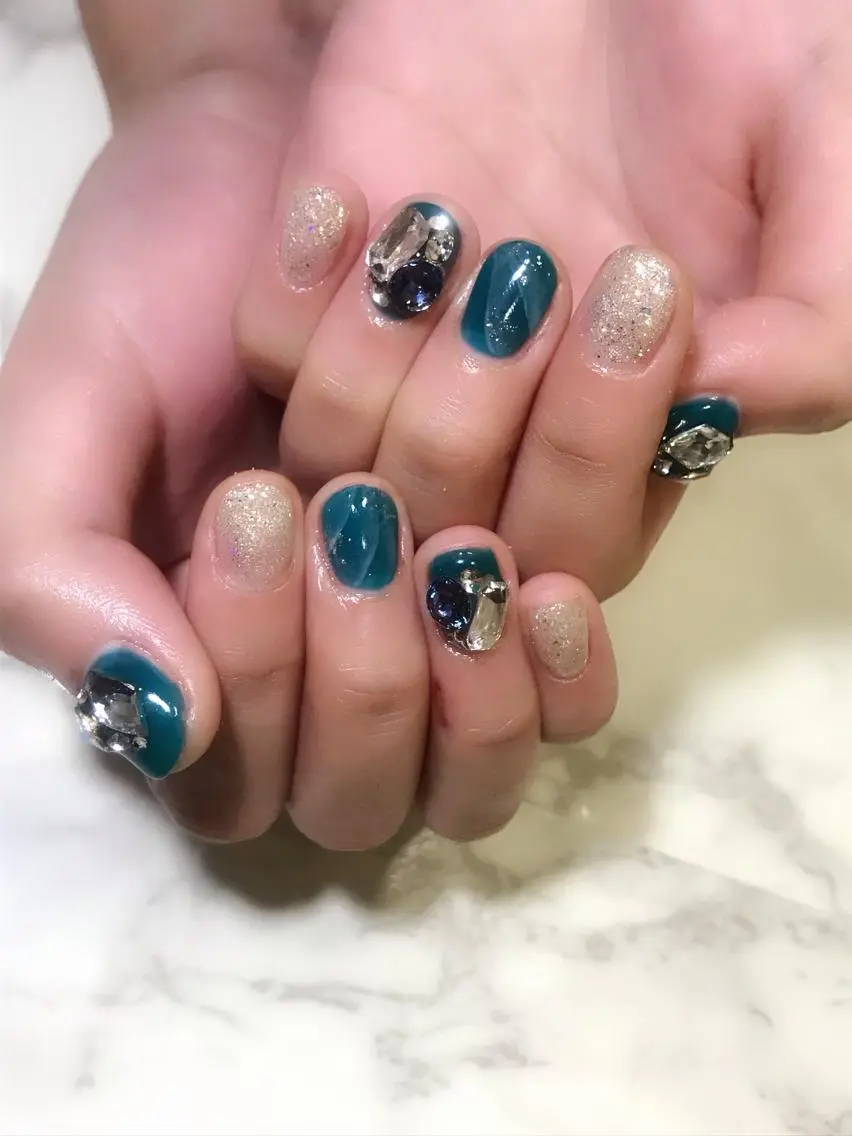 ネイル ストーンネイル private salon NIKOのネイルデザイン
