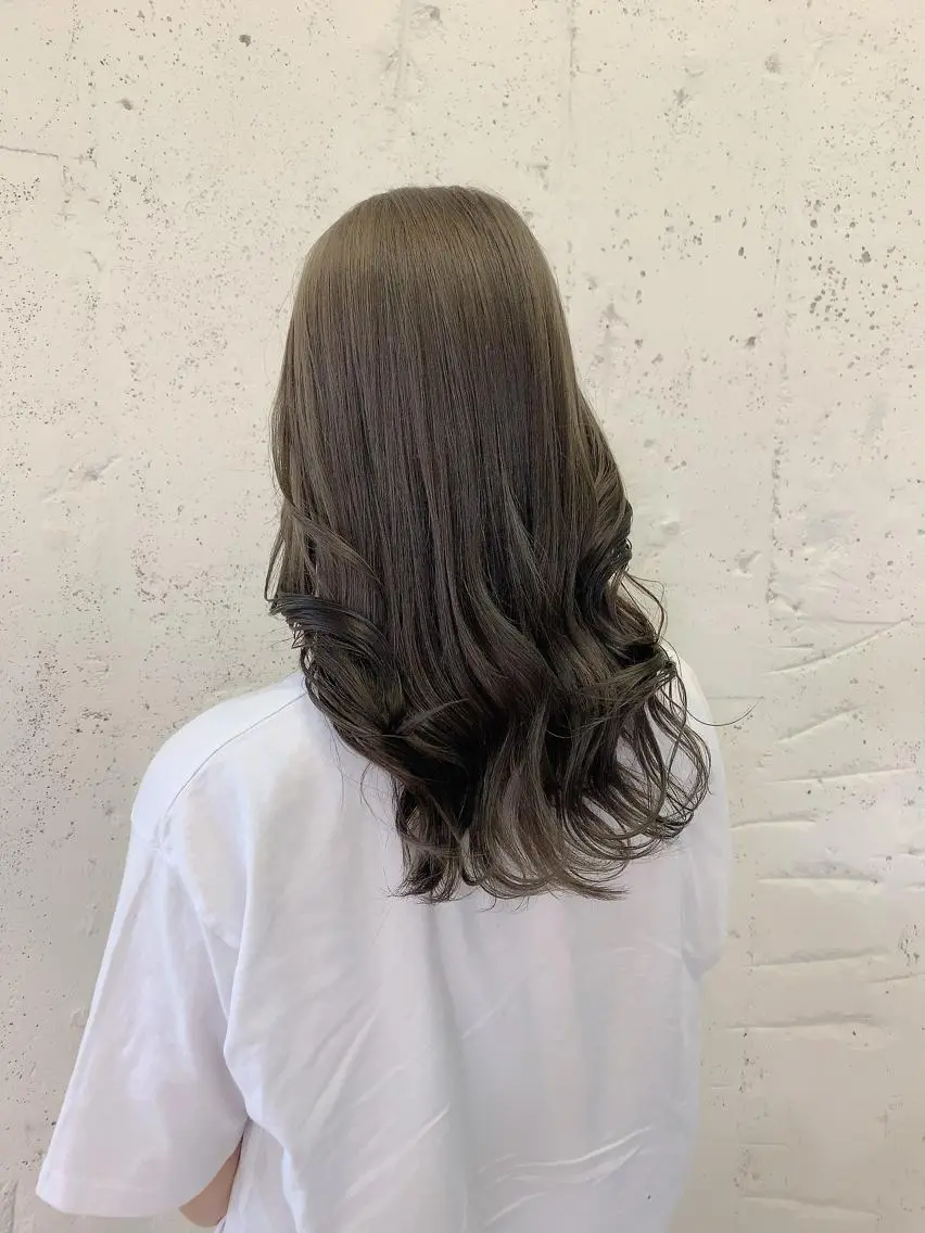 ロング カラー 透明感ハイトーン🦄 キラ🌈のヘアスタイル