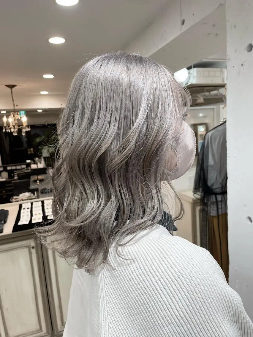 ミディアム カラー カラーが上手い 辻悠月のヘアスタイル