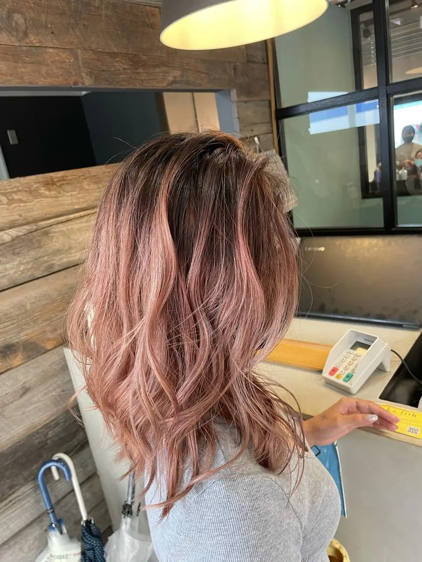 ミディアム 外国人風カラー レイヤーカット andKおもろまち店 艶ダブルカラー✨のヘアスタイル