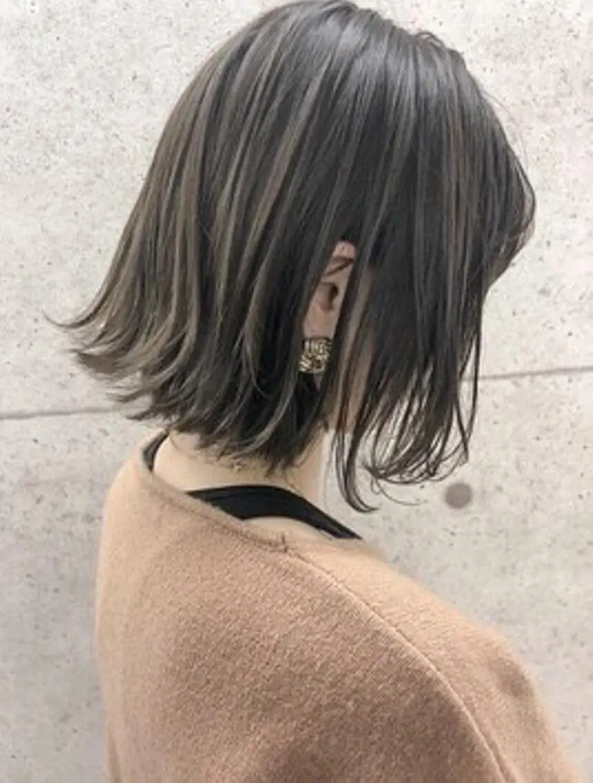 ミディアム カラー アッシュ ボブ 外ハネヘア カット ヘアカラー トリートメント 岩橋 健人のヘアスタイル