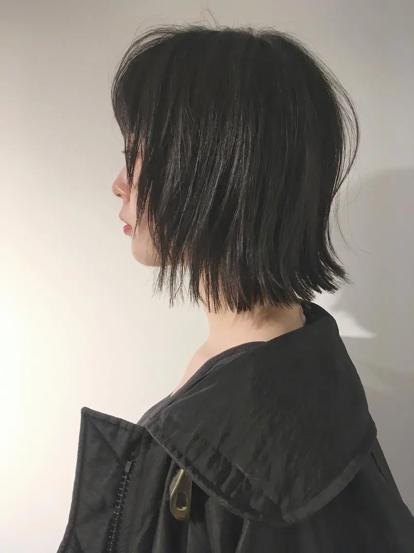 ミディアム ボブ 顔まわりレイヤー レイヤーカット ウルフカット カット ヨナイ チヒロのヘアスタイル