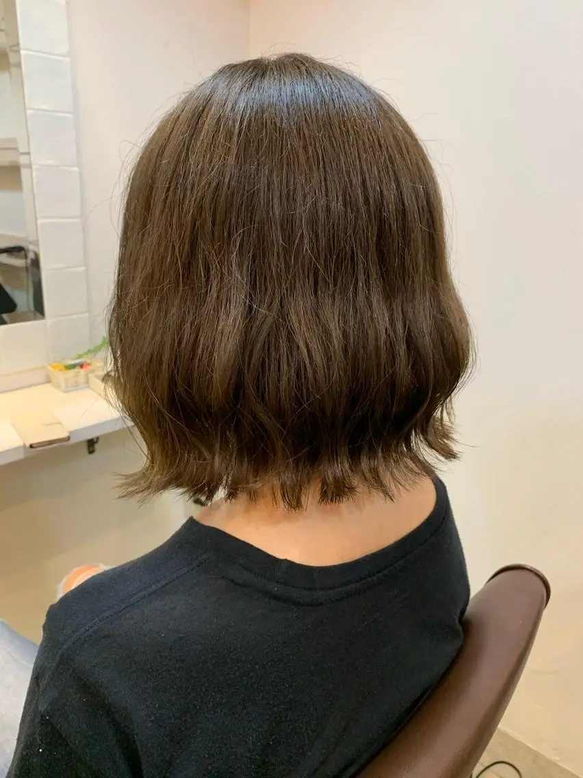 カラー アディクシーカラー アッシュ 勝本 優佳のヘアスタイル