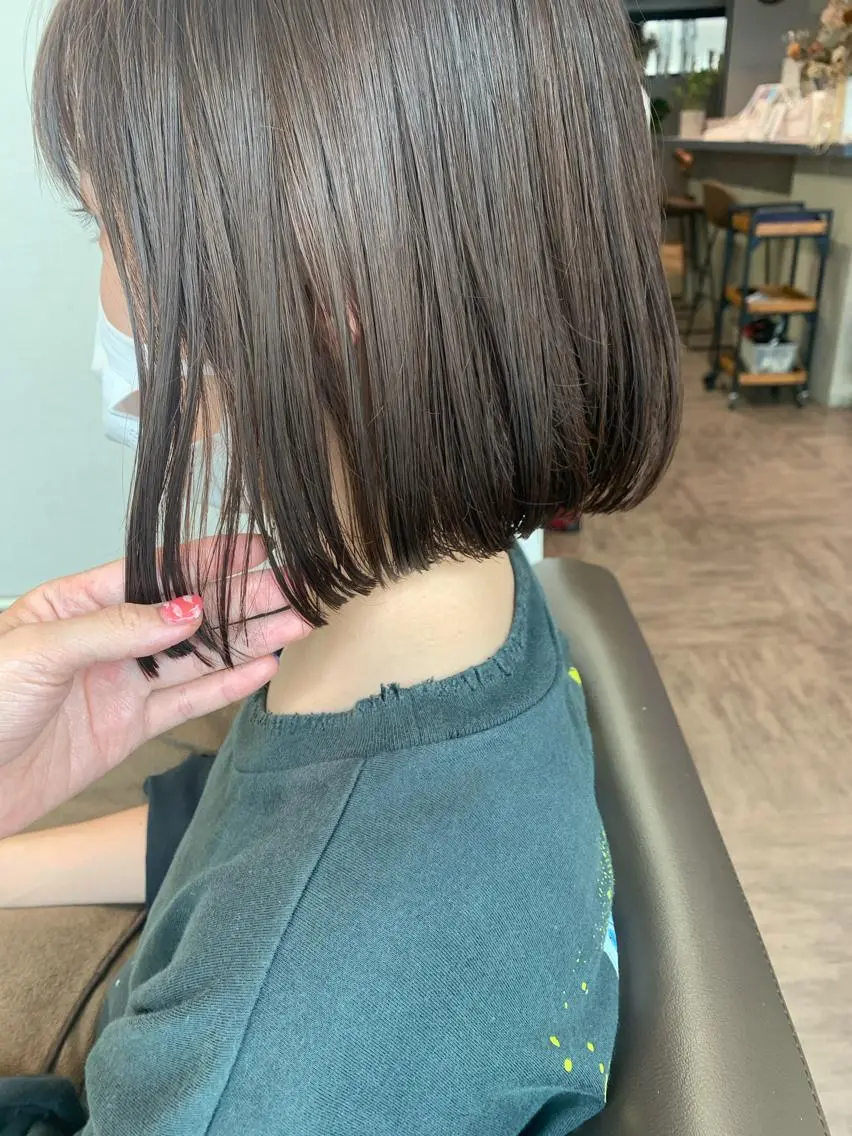 ショート カラー ヘアアレンジ サナ🌱 切りっぱなしボブのヘアスタイル