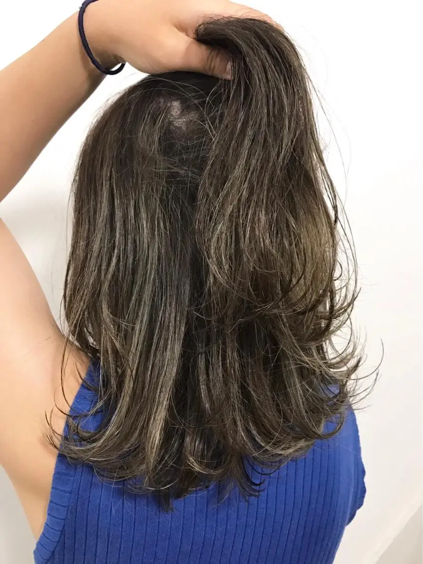 ミディアム カラー レイヤーカット 西村あきやのヘアスタイル