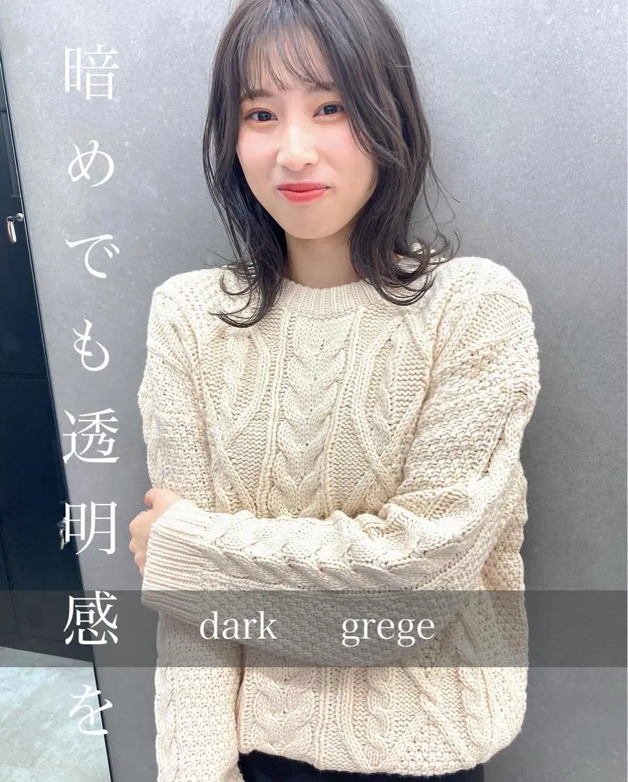 セミロング カラー ヘアアレンジ ダークグレー ダークグレージュ グレージュ 韓国🇰🇷レイヤー カットオリーブカラーのヘアスタイル