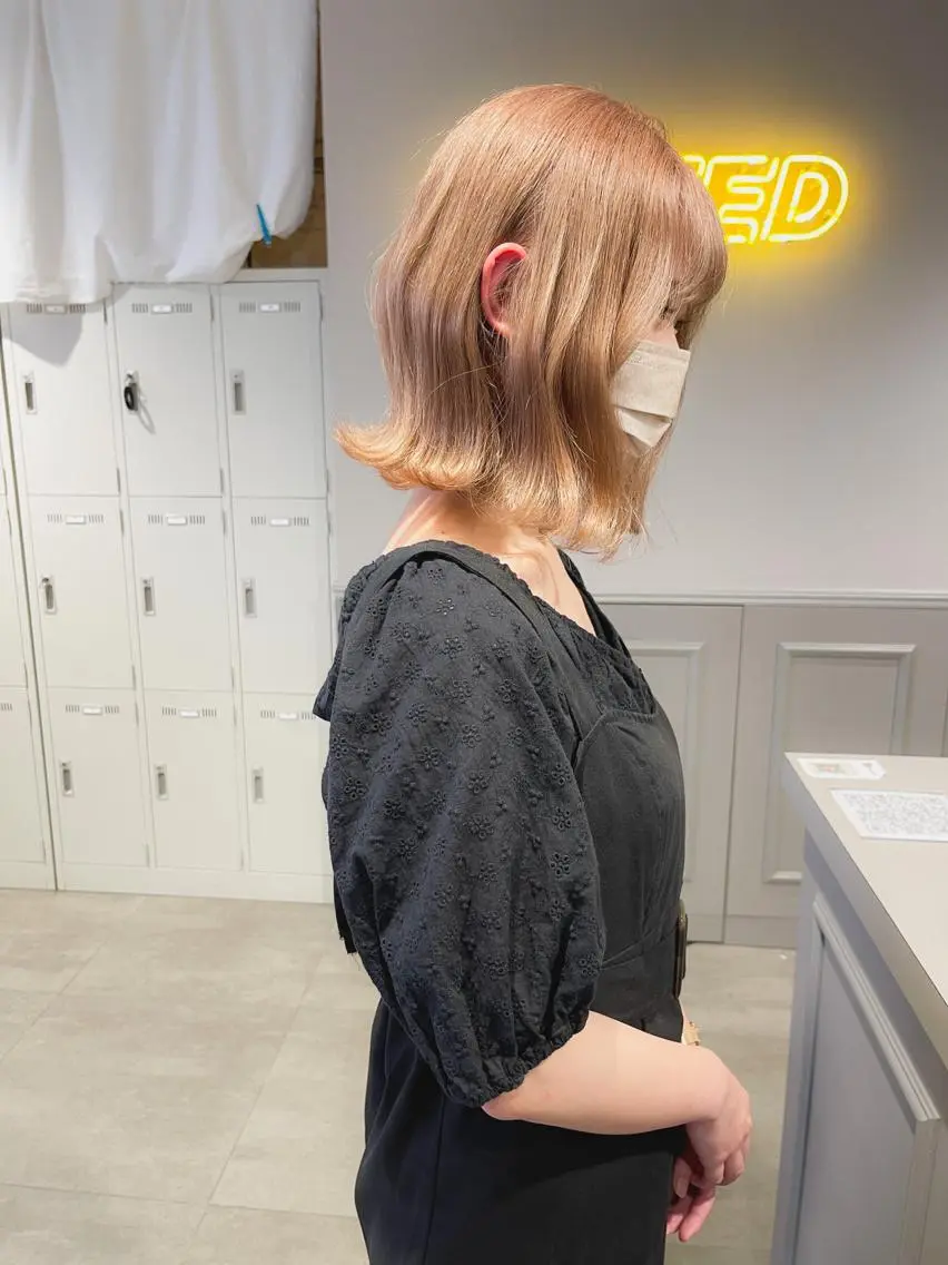 ミディアム カラー ヘアカラー トリートメント ハイトーン×レイヤー カットTAKUMIのヘアスタイル