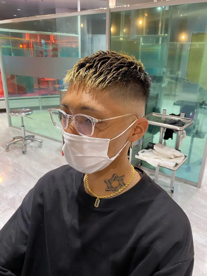 ショート カラー メンズ メンズブリーチ フェードカット スキンフェード ブリーチ Riganuts王子 Hayato✂︎のヘアスタイル