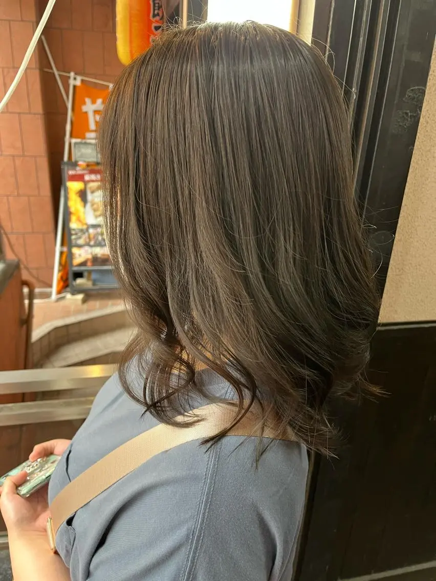 セミロング カラー ハイライト 透明感カラー松本のヘアスタイル