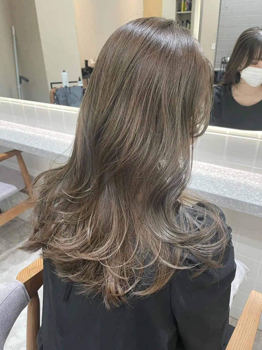 セミロング レイヤーカット ヘアカラー YUKI / レイヤーカット🤍のヘアスタイル
