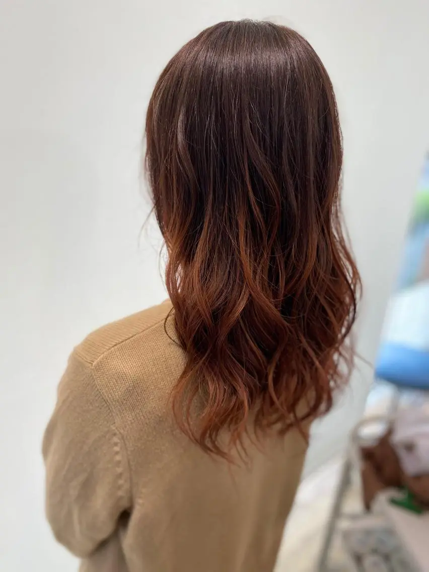 セミロング カラー ヘアアレンジ カシス レッドカラー カット ヘアカラー トリートメント 松井 敬太郎のヘアスタイル