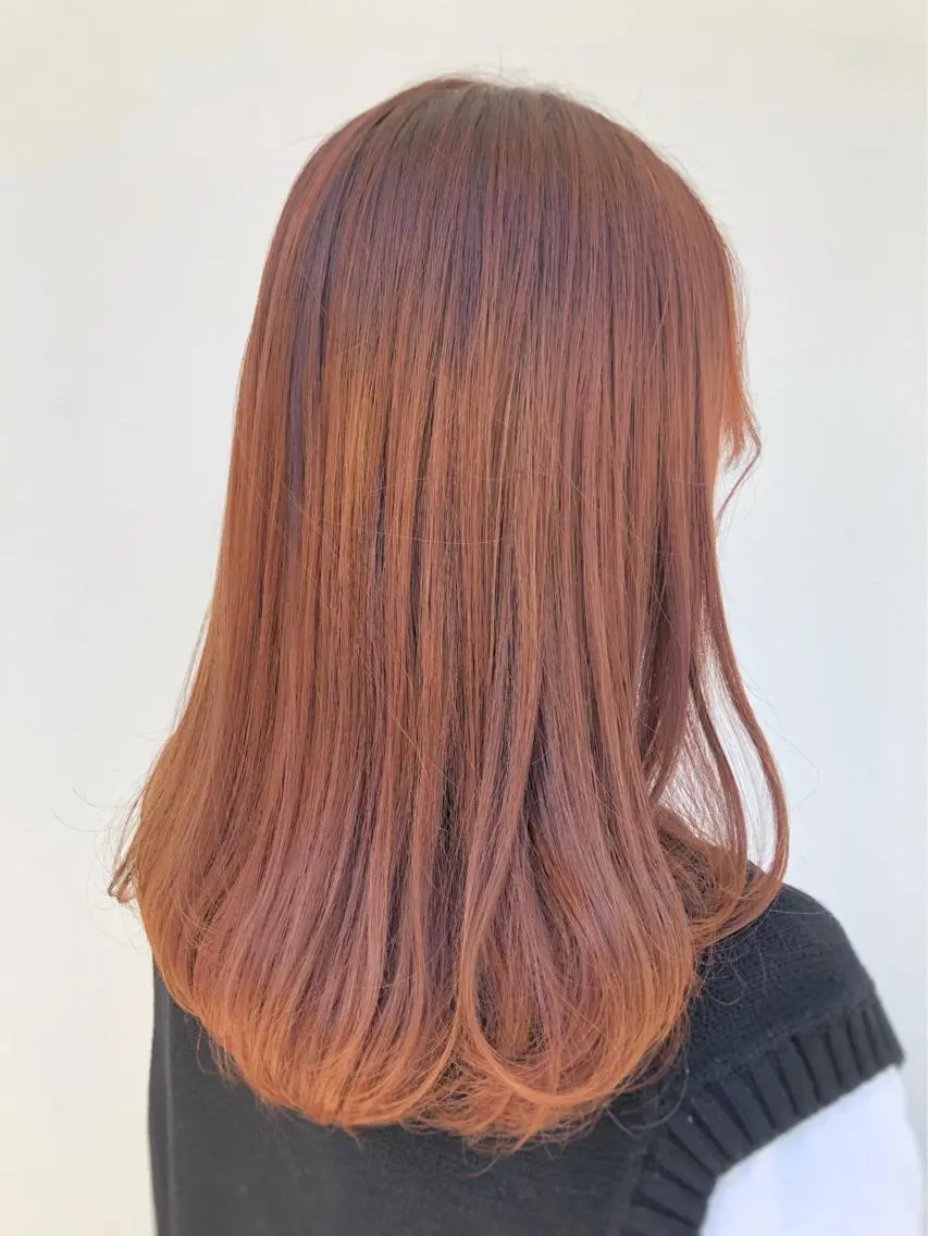 セミロング カラー サワタ ミサのヘアスタイル