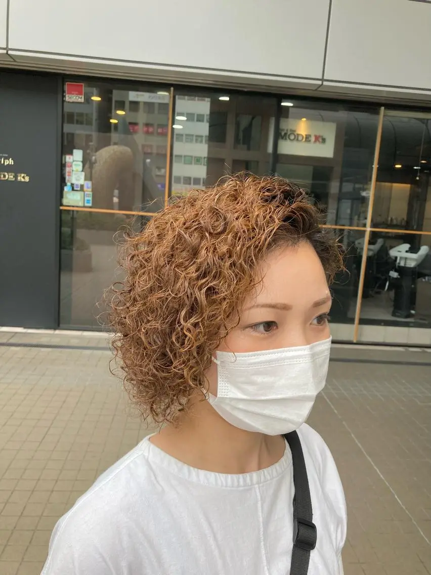 ミディアム パーマ ミディアムパーマ 外国人風カラー スパイラルパーマ カット パーマ トリートメント SHAFT Ieiriのヘアスタイル