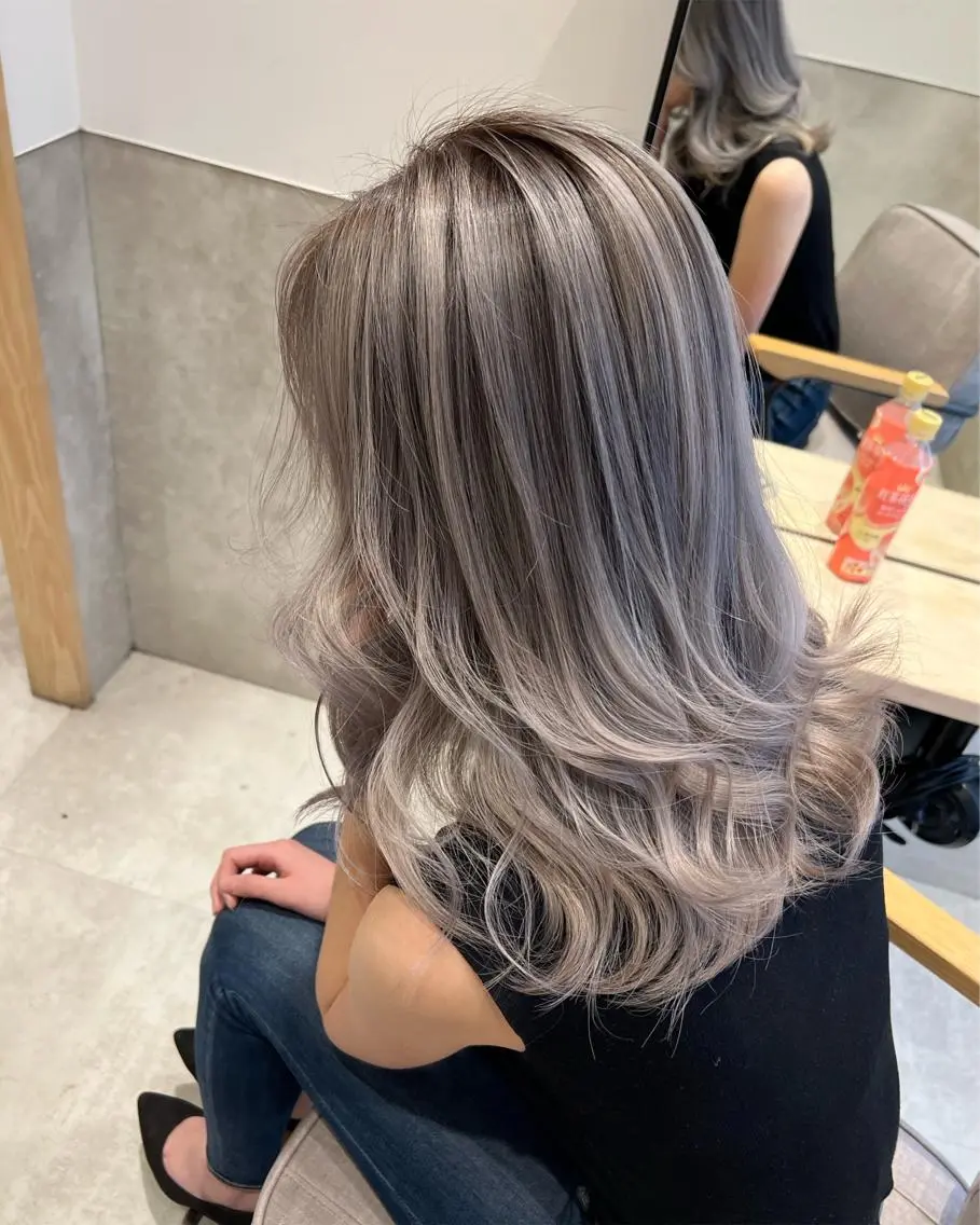 セミロング カラー カット ヘアカラー トリートメント ブリーチ 透明感HIDEのヘアスタイル