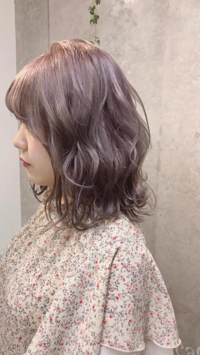 ミディアム カラー アッシュ ラベンダーカラー ラベンダーアッシュ 及川 光のヘアスタイル