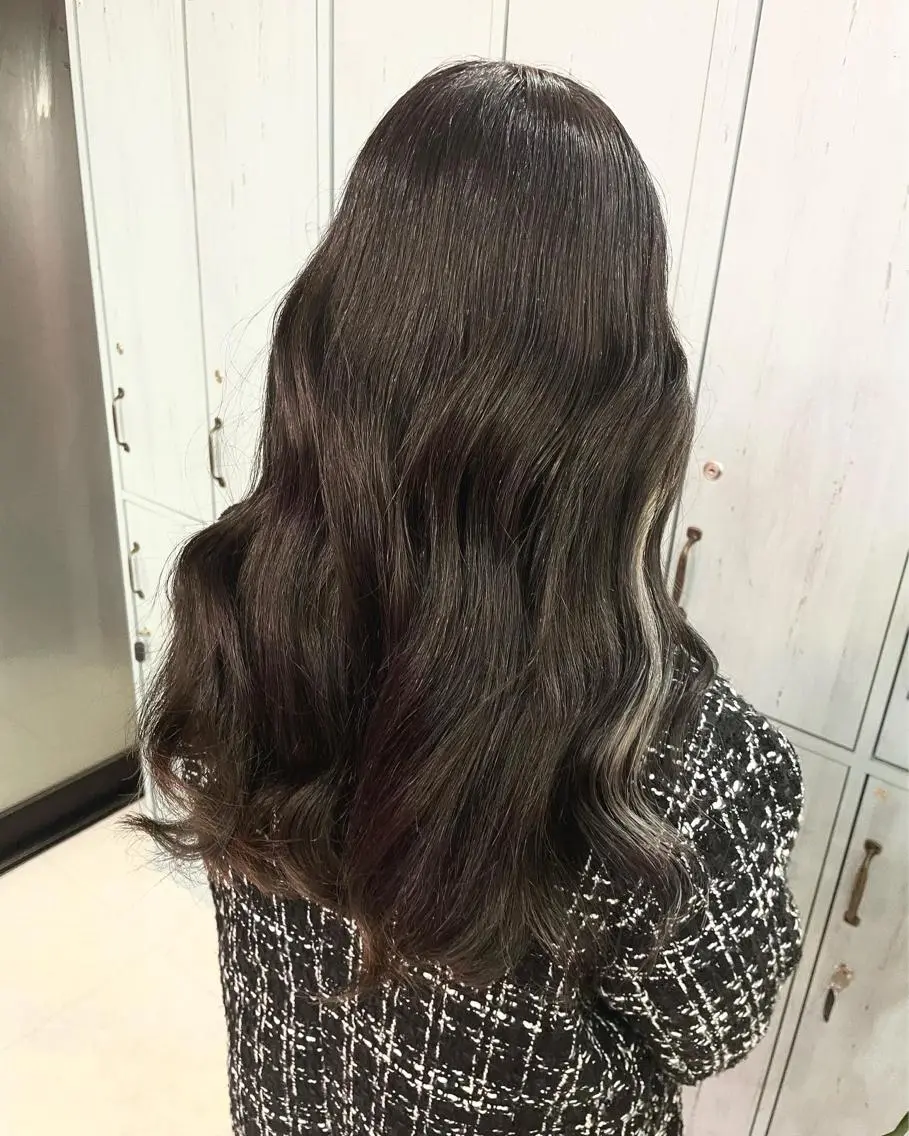 ロング カラー アッシュ アッシュグレー アッシュグレージュ バレイヤージュ ミストバング 🌈ブリーチデザイン 🌈MANATOのヘアスタイル