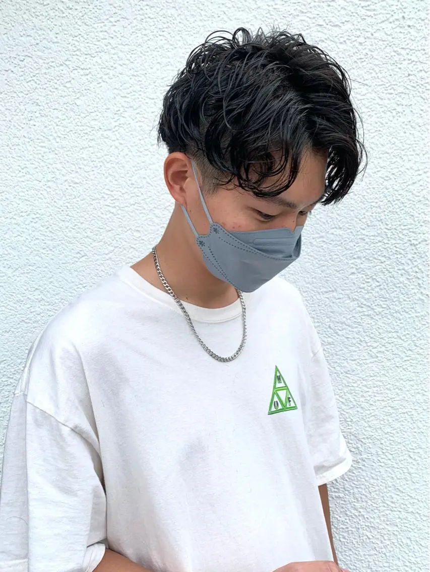 ショート パーマ メンズ アップバング メンズパーマ スパイラルパーマ メンズパーマ職人 加藤 弘貴のヘアスタイル