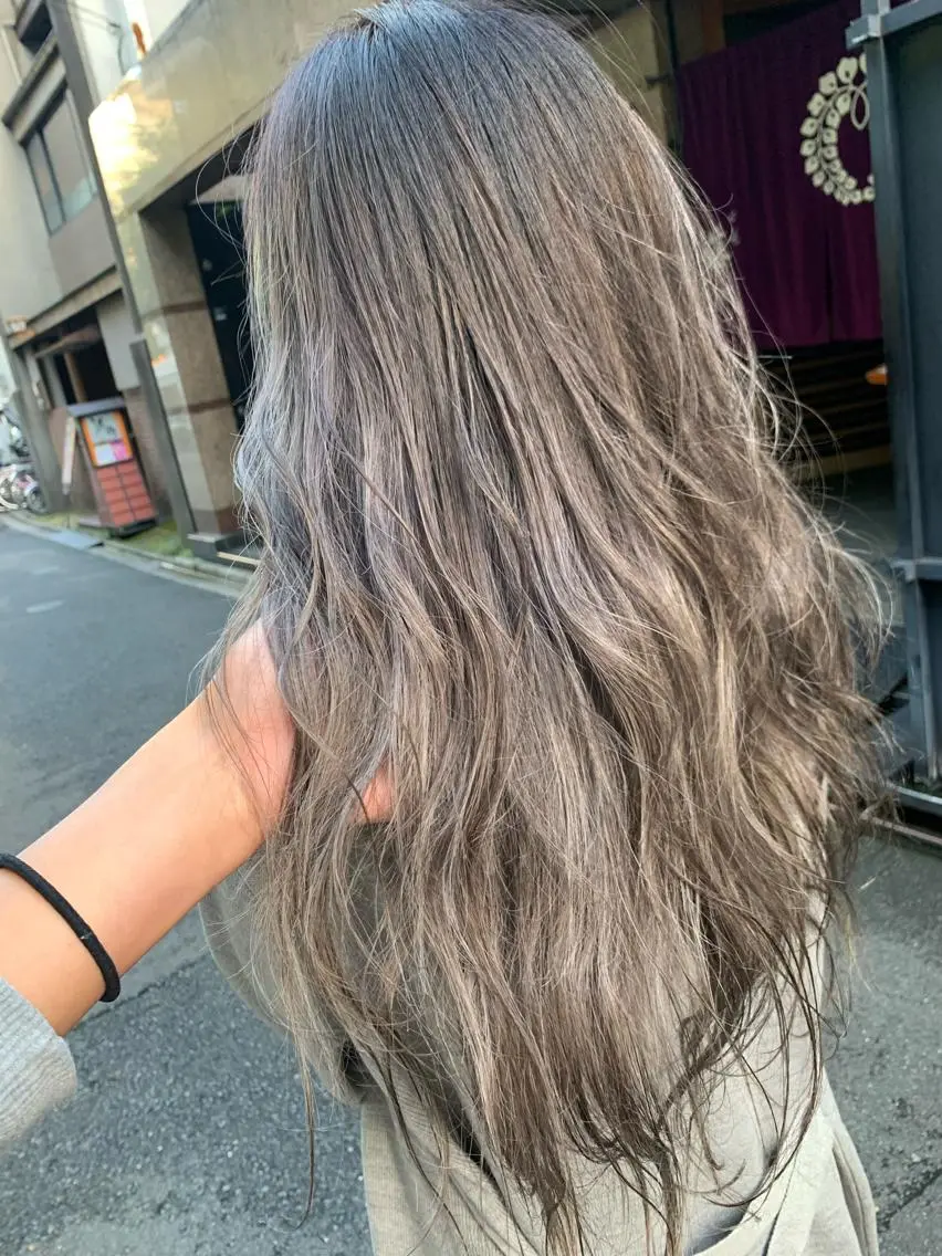 ロング カラー ヘアカラー トリートメント レイヤーカット 西村あきやのヘアスタイル