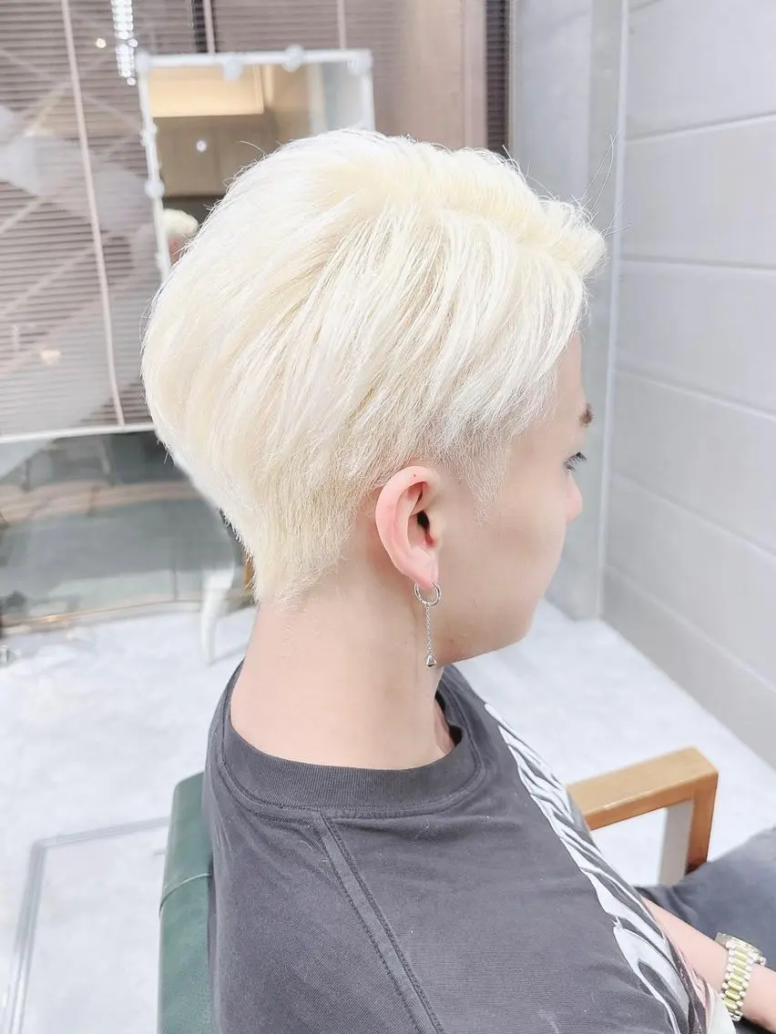 ショート ヘアアレンジ カラー 抜きっぱなしブロンド ブロンド ハイトーンカラー Days 透明感カラーのヘアスタイル