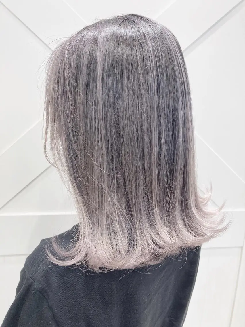 セミロング カット ヘアカラー トリートメント エクステ ヘッドスパ ヘアセット あやかショート 白髪ぼかしのヘアスタイル