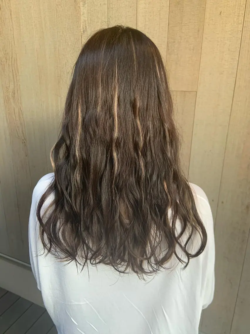 ロング カラー パーマ ヘアアレンジ ハイトーンカラー🤍 山下 優華のヘアスタイル