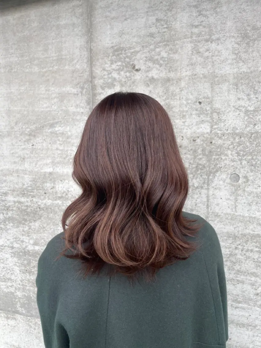 ミディアム カラー ベージュカラー オリーブベージュ ヨシンモリ マキノ キョウカのヘアスタイル