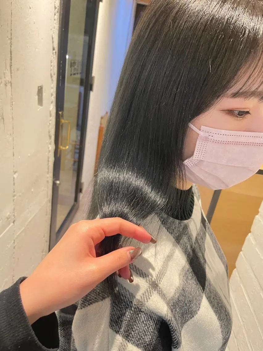 セミロング カラー ダークグレー ダークグレージュ グレージュ hisano / ハイトーン・透明感のヘアスタイル