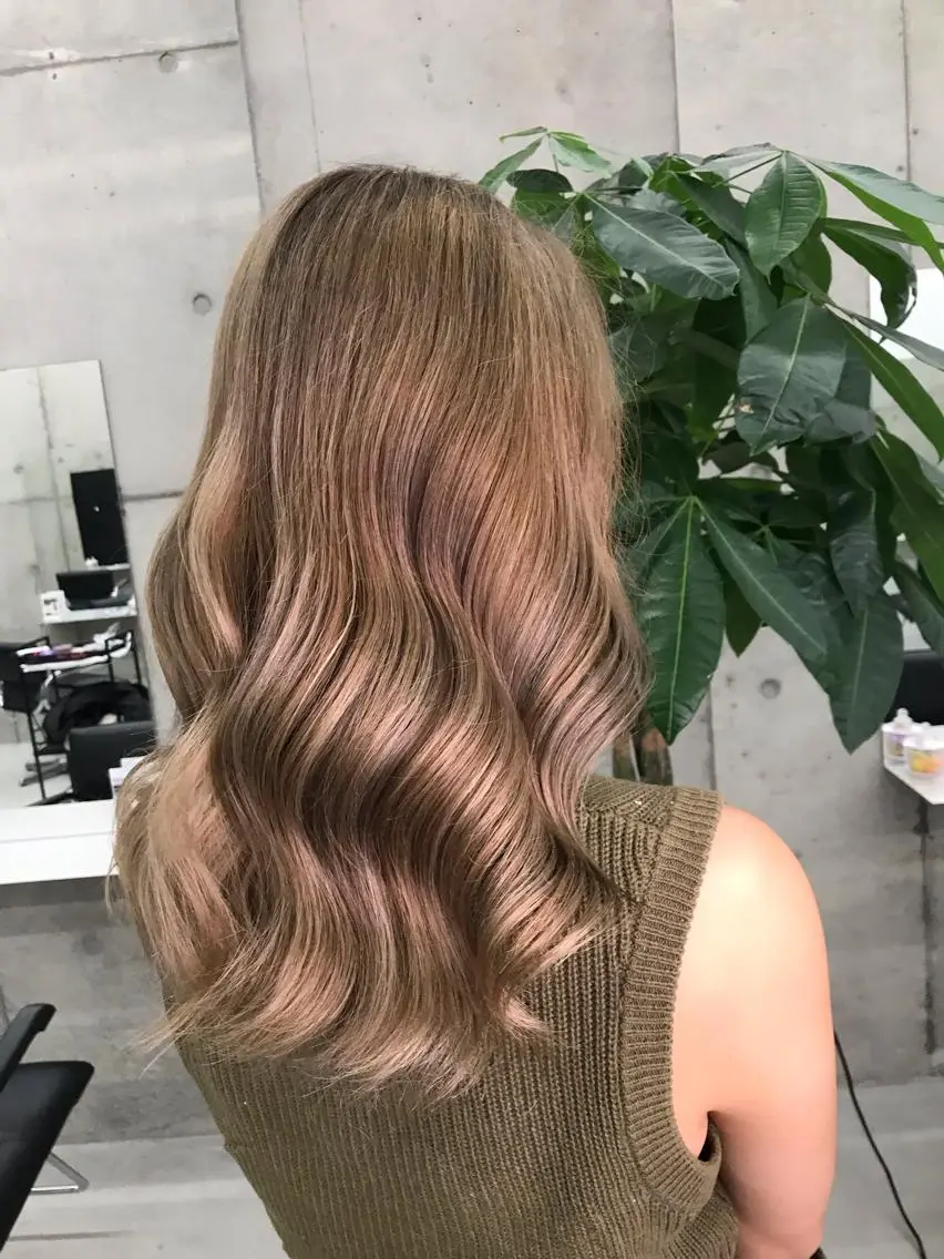 ロング カラー 岡留 愛美のヘアスタイル