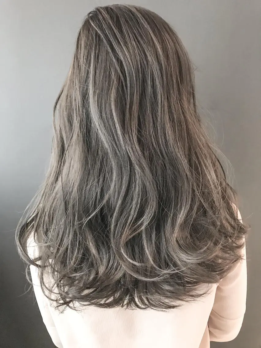 セミロング カラー ベージュカラー ブリーチ ハイライトカラー ハイライト ヘアカラー BOX mico.のヘアスタイル