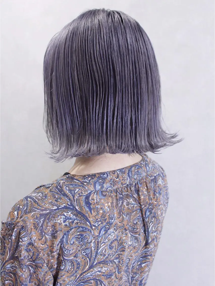 ミディアム カラー ヘアアレンジ アッシュ シルバー ヘアカラー トリートメント lani ブリーチ /ダブルカラーのヘアスタイル