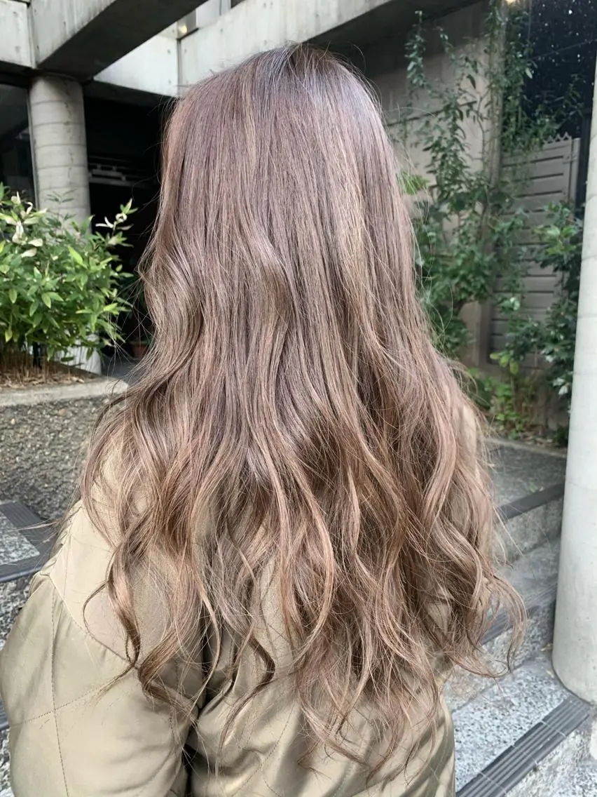 セミロング カラー レイヤーカット 西村あきやのヘアスタイル